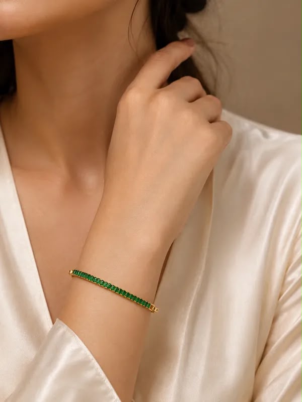 Green stones sleak braclet