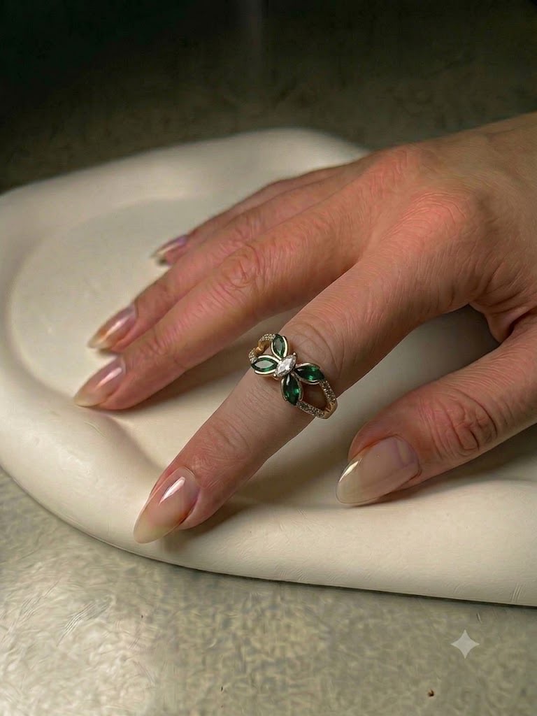 Green Floral Stone Ring