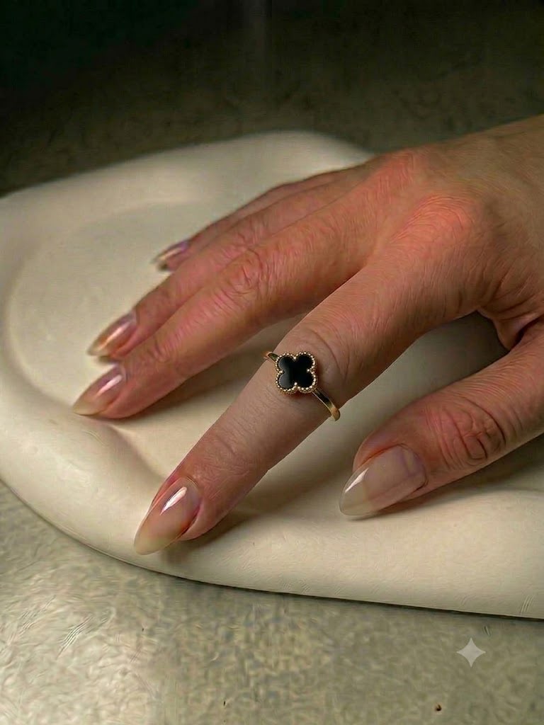 Black clove ring
